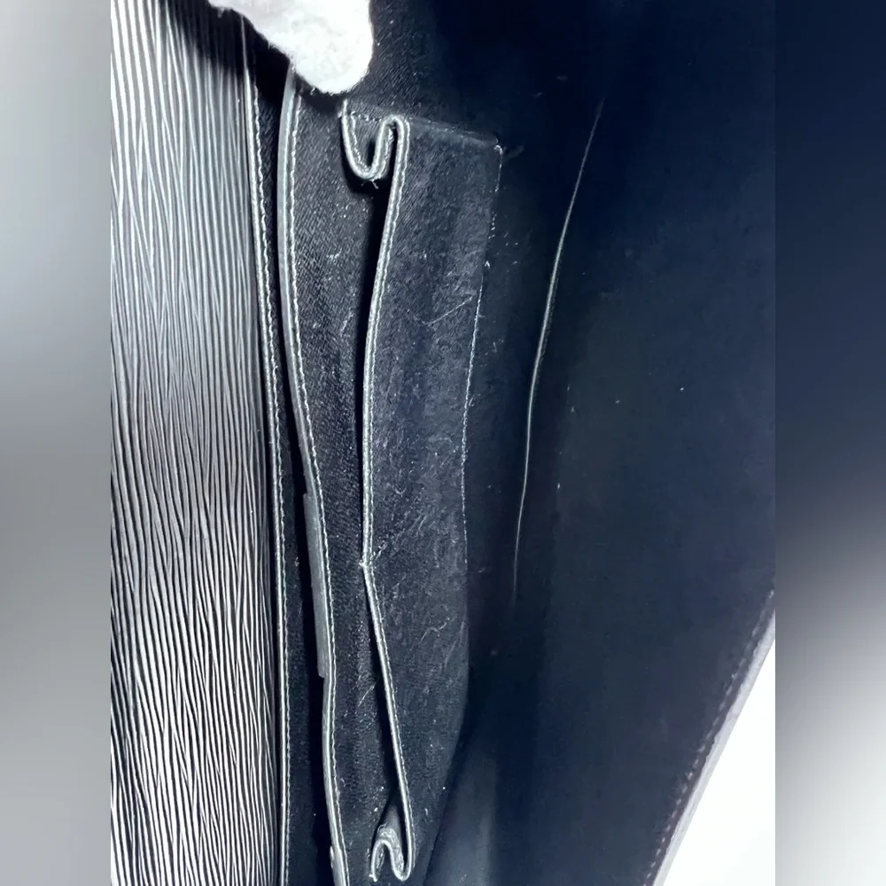 3040: Louis Vuitton Epi Serviette Fermoir Briefcase Black